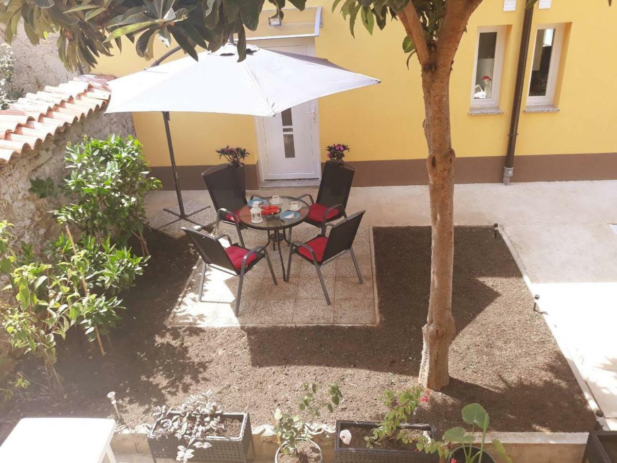 Dajven Hotell Pula Exteriör bild