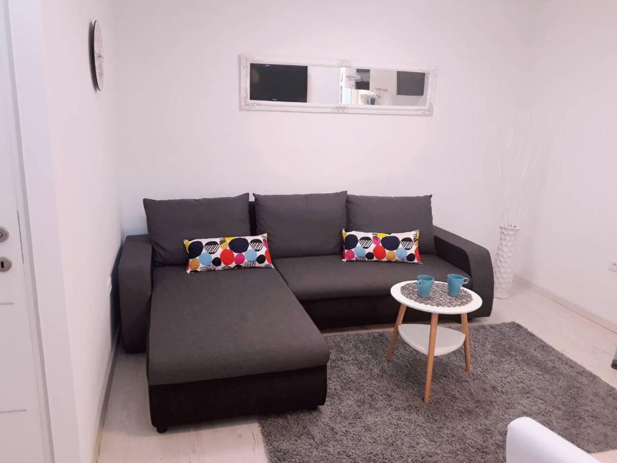 Dajven Hotell Pula Exteriör bild